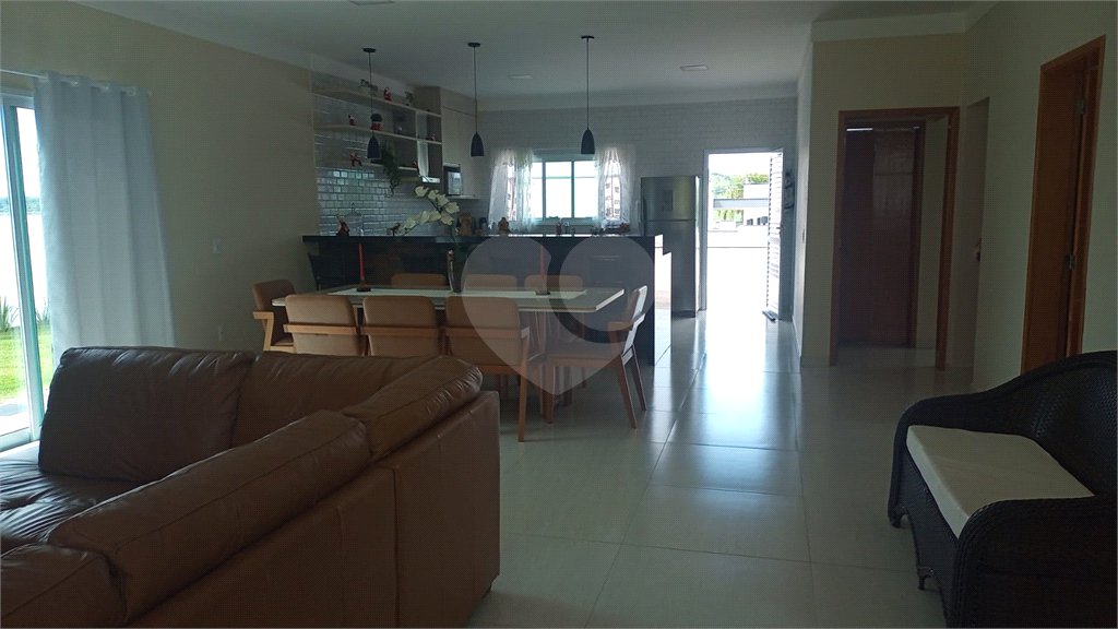 Casa à venda com 5 suítes no condomínio Village da Serra, Araçoiaba da Serra - SP