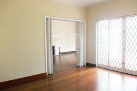 Casa à venda com 3 quartos, sendo 1 suíte, no condomínio Praça Pero Vaz de Caminha,260, São Paulo - SP