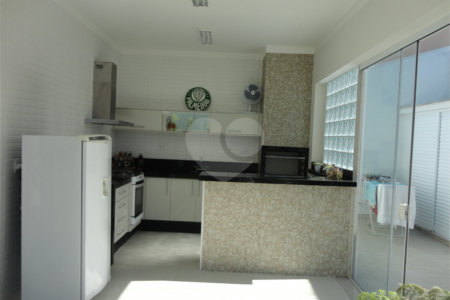 Casa à venda com 3 quartos, sendo 2 suítes, no condomínio Águas da Serra, Valinhos - SP