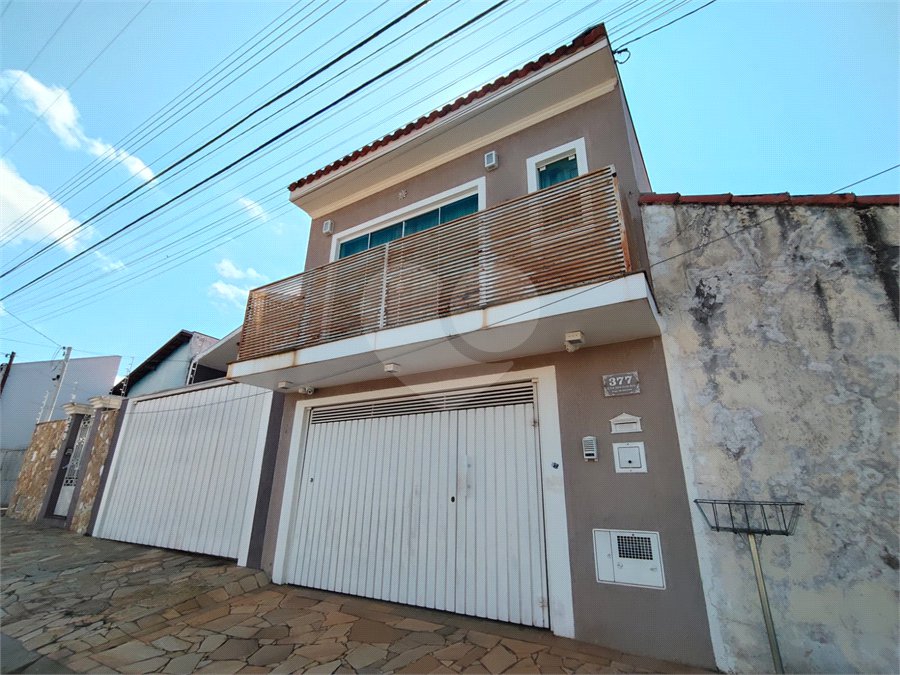 Sobrado à venda ou para alugar com 3 quartos, sendo 1 suíte,  em Jardim Itália, Itapetininga, SP