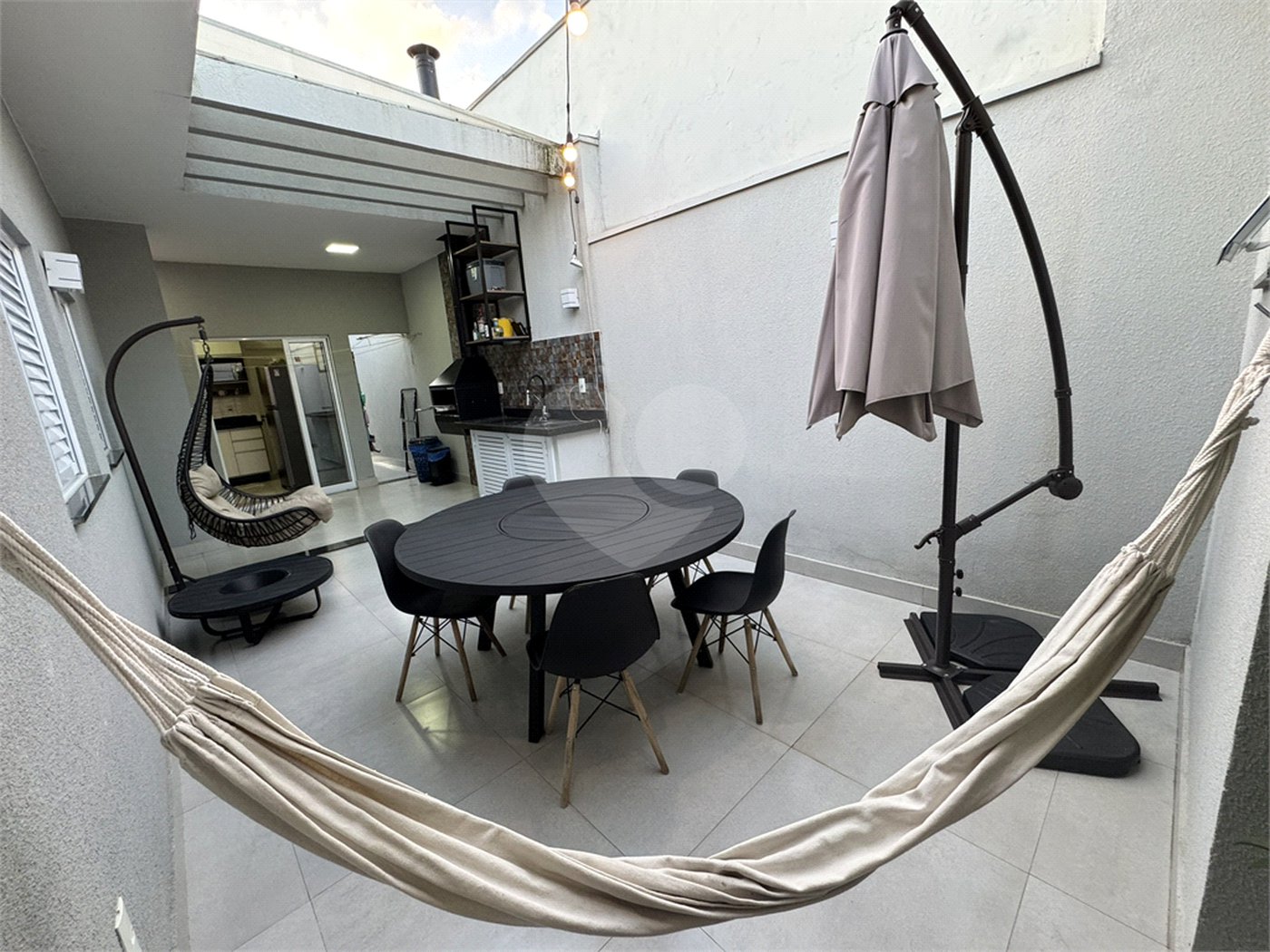 Casa à venda com 3 quartos, sendo 1 suíte, no condomínio Jardim Guarujá, Salto - SP