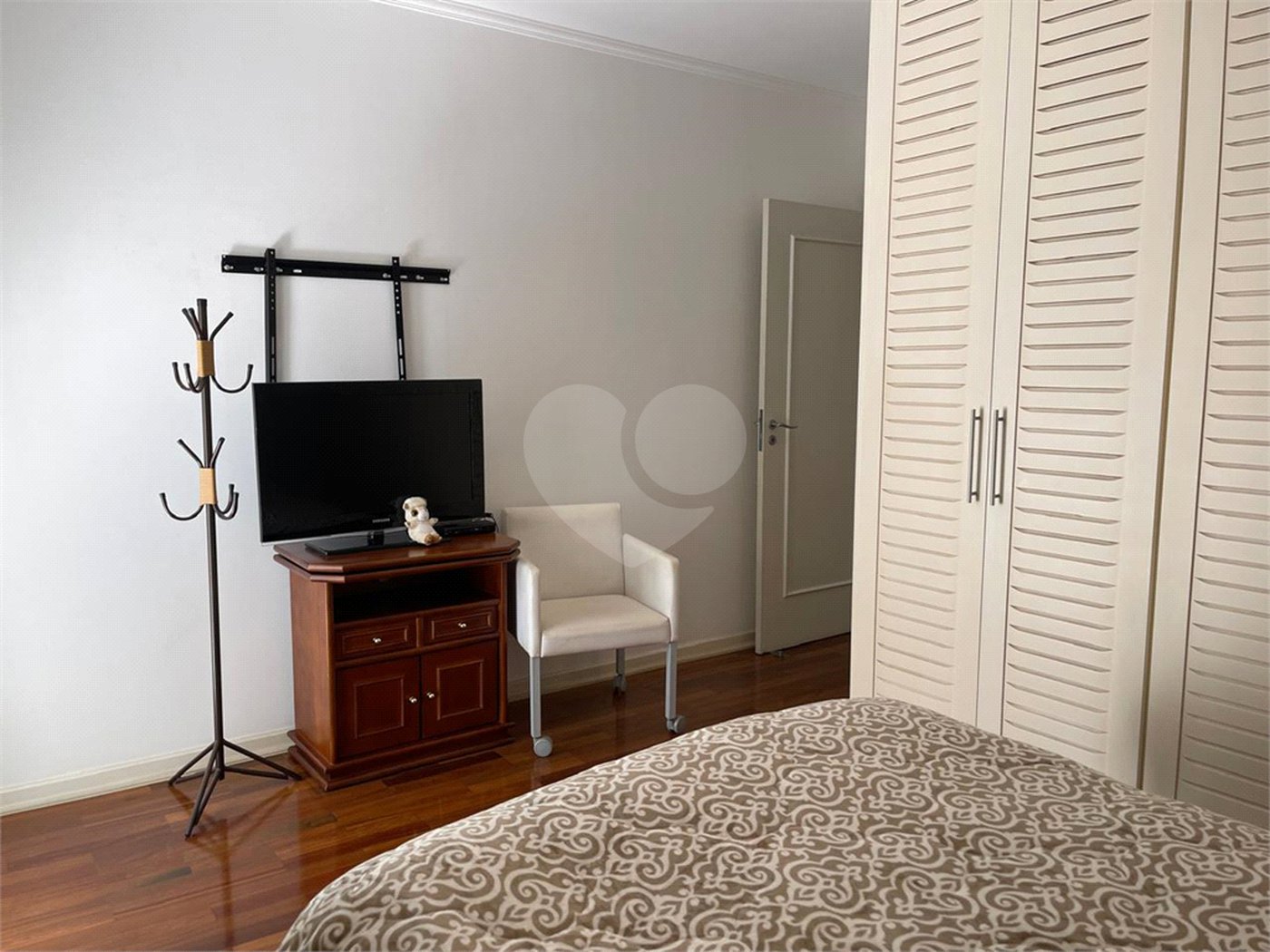 Sobrado à venda com 4 quartos, sendo 2 suítes, em Chácara Monte Alegre, São Paulo, SP