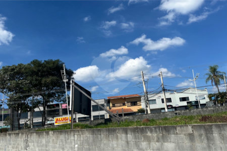 Sobrado para alugar com 3 quartos, sendo 1 suíte, em Vila Petrópolis, Atibaia, SP