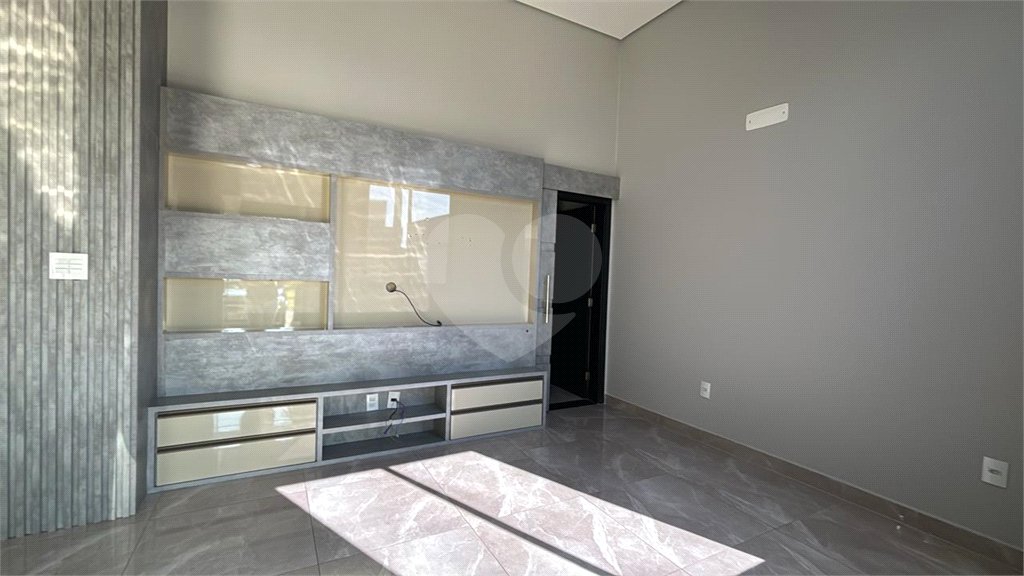 Casa à venda com 3 quartos, sendo 1 suíte, no condomínio Vila Paraty, Indaiatuba - SP