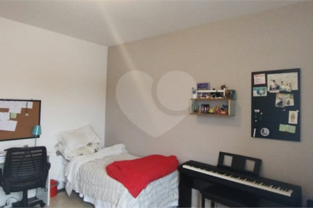 Casa à venda com 4 quartos, sendo 1 suíte, em Jardim Guadalajara, Sorocaba, SP