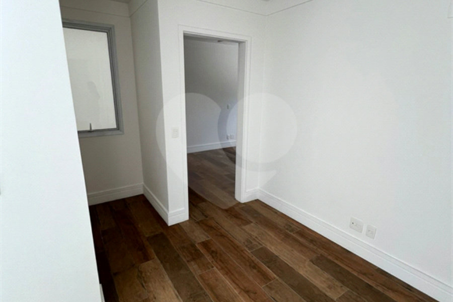 Casa à venda com 4 quartos, sendo 2 suítes, no condomínio Residencial Floresta, São Paulo - SP