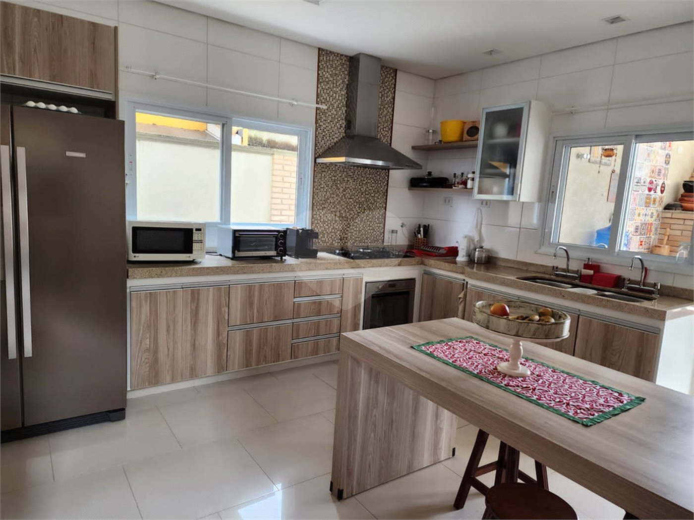 Casa à venda com 4 suítes no condomínio Pedra Grande, Atibaia - SP