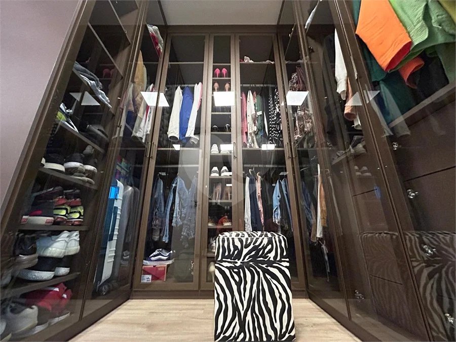 Casa à venda com 4 suítes no condomínio Residencial Jabuticabeiras, São Paulo - SP
