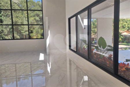 Casa a venda com 04 suítes área gourmet e 6 vagas para autos em condominio fechado Atibaia