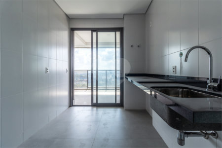 Apartamento à venda ou para alugar com 4 quartos, sendo 3 suítes, em Jardim Morumbi, São Paulo, SP