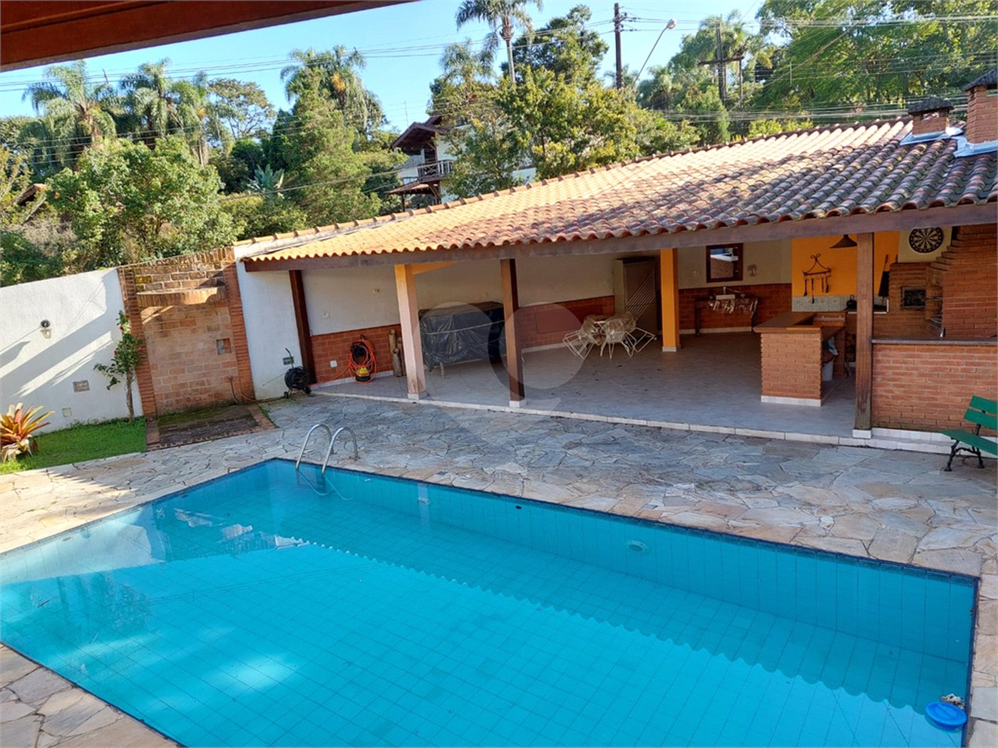Casa à venda ou para alugar com 5 quartos, sendo 1 suíte, em Cumbari, Mairiporã, SP