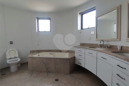 Apartamento à venda com 4 suítes em Moema, São Paulo, SP
