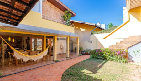 Sobrado à venda com 4 quartos, sendo 2 suítes,  em Vila Madalena, São Paulo, SP