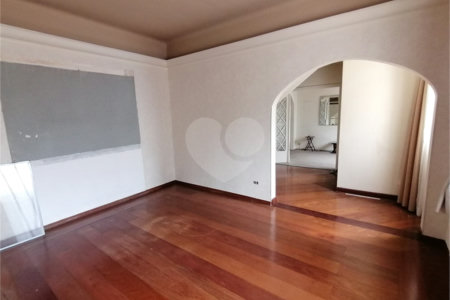 CASA À VENDA NA VILA MARIANA, 280m2, 5Q, 2 VAGAS DE GARAGEM.