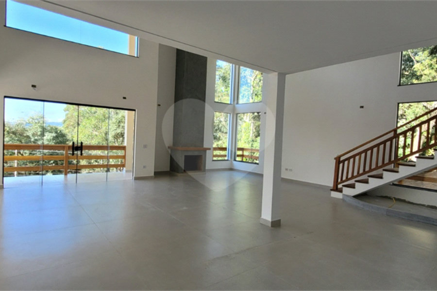Casa à venda com 4 suítes no condomínio Sausalito, Mairiporã - SP
