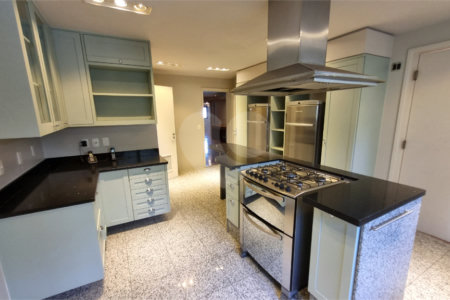 Apartamento para alugar com 6 quartos, sendo 4 suítes,  em Panamby, São Paulo, SP