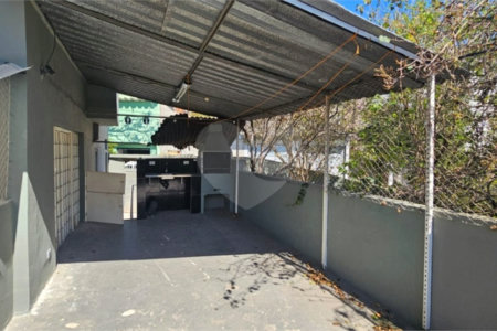 Sobrado à venda com 5 quartos, sendo 1 suíte, em Interlagos, São Paulo, SP