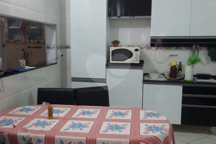 Sobrado à venda com 3 quartos em Parque Peruche, São Paulo, SP
