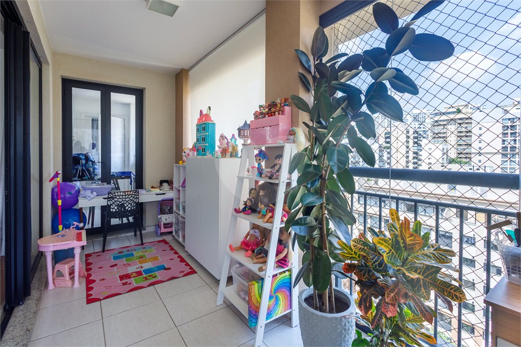 Apartamento à venda com 4 quartos, sendo 2 suítes,  em Jardim Panorama, São Paulo, SP