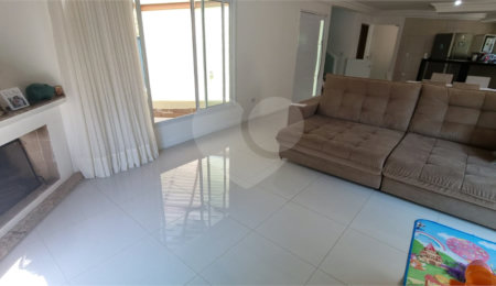 Casa à venda com 4 quartos, sendo 2 suítes, no condomínio Sausalito, Mairiporã - SP