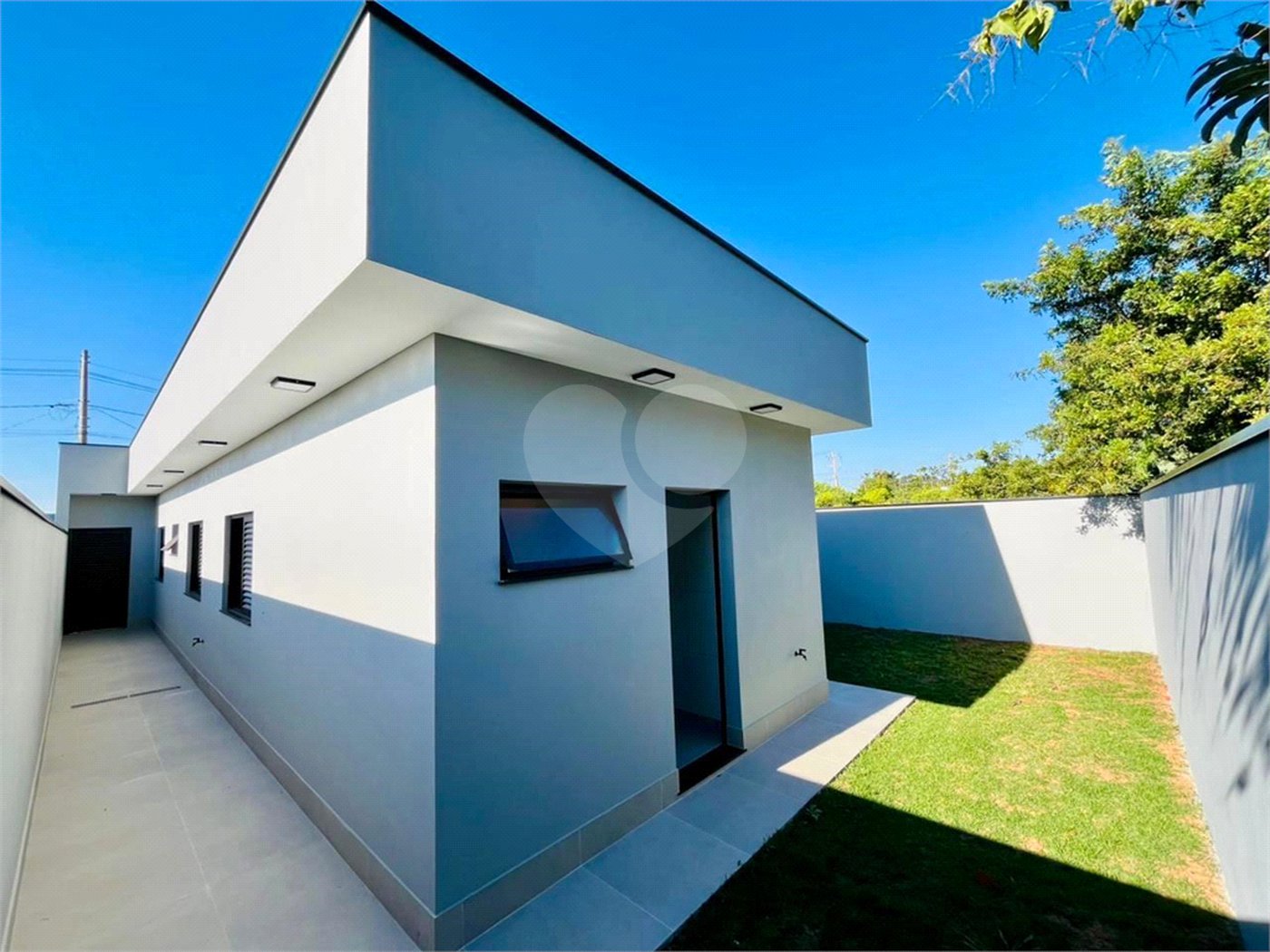 Casa à venda com 3 quartos, sendo 1 suíte,  no condomínio Cerejeiras, Araçoiaba da Serra - SP