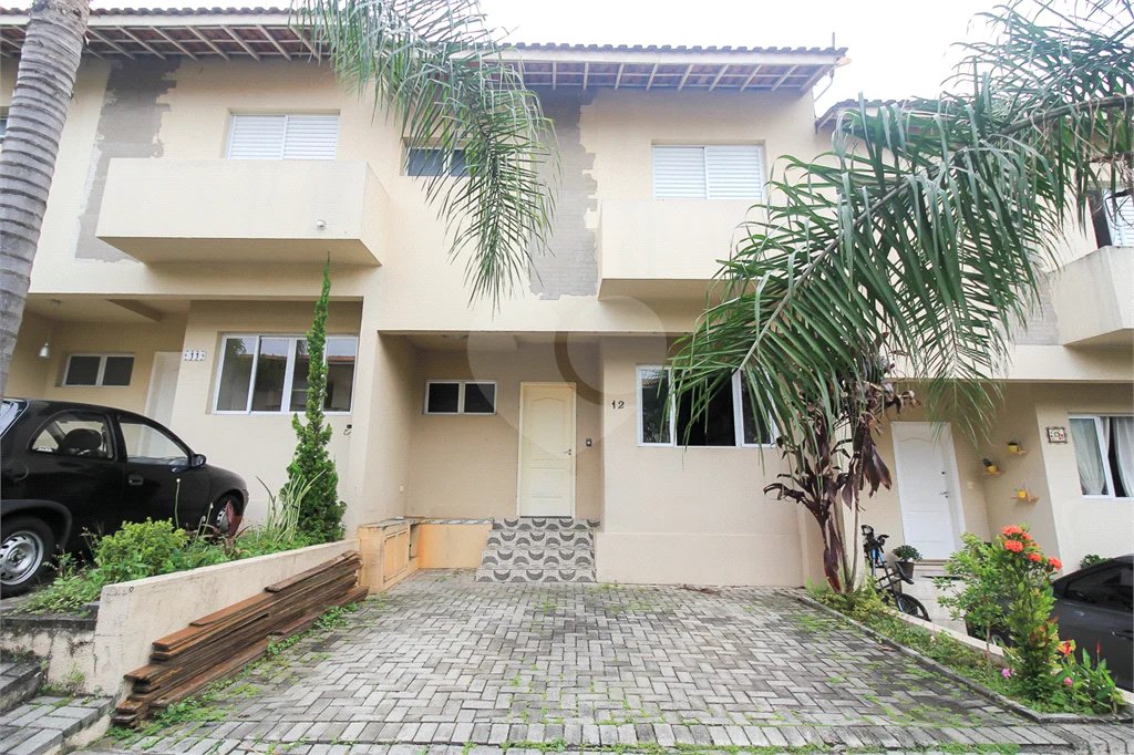 Casa à venda com 3 quartos, sendo 1 suíte, no condomínio Village St. Louis, São Paulo - SP