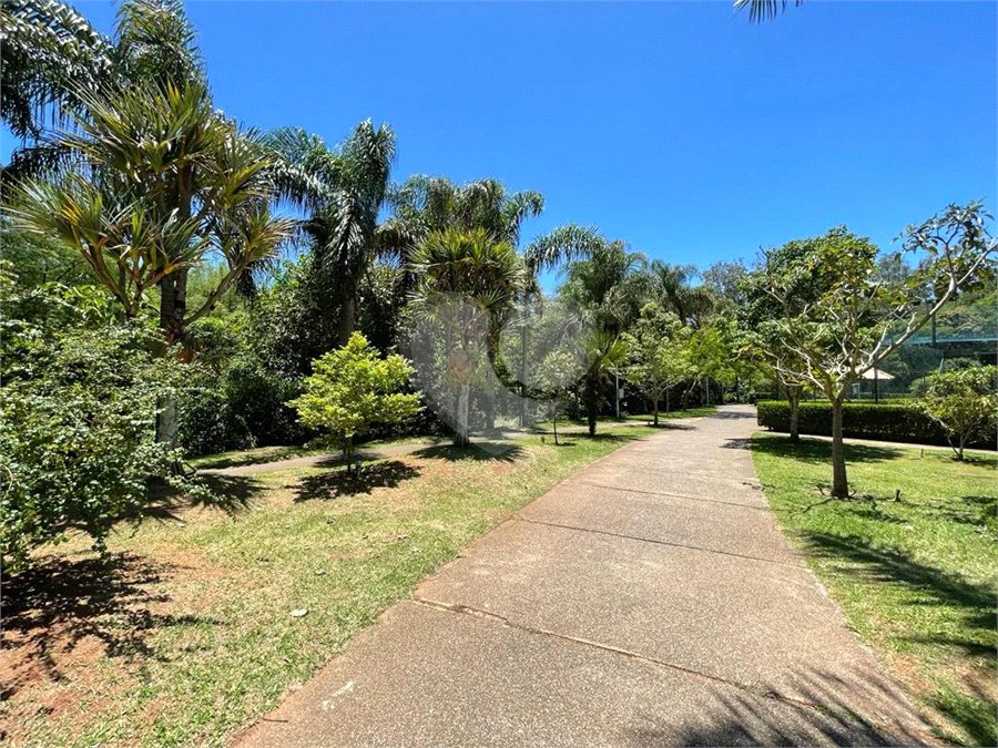 Casa à venda com 6 quartos, sendo 1 suíte, no condomínio Granja Olga I, Sorocaba - SP
