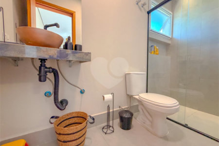 Casa à venda com 3 suítes no condomínio Figueira Garden, Atibaia - SP