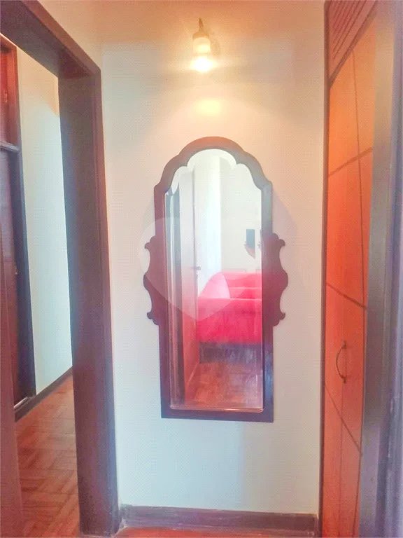 Apartamento na Consolação com 2 quartos, varanda, sem vaga.