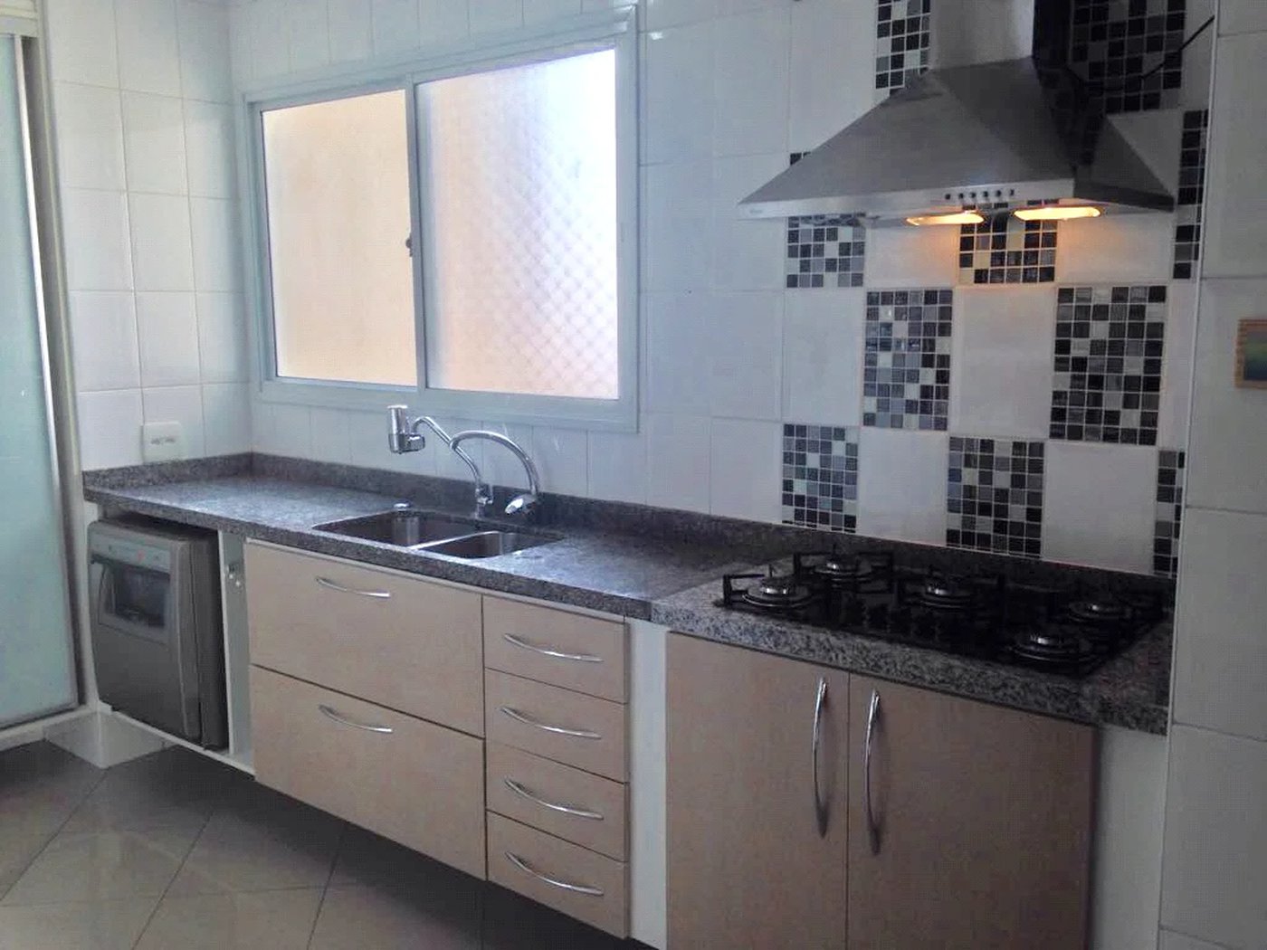 Apartamento à venda com 4 quartos, sendo 2 suítes, em Lar São Paulo, São Paulo, SP