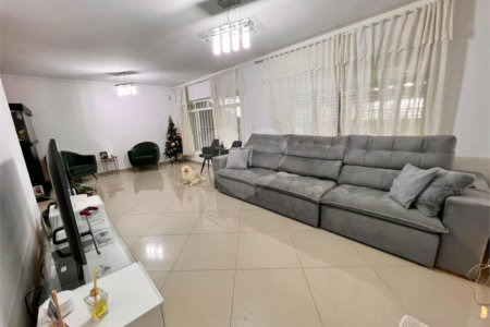 Casa à venda com 3 quartos, sendo 1 suíte, em Jardim Oriental, São Paulo, SP