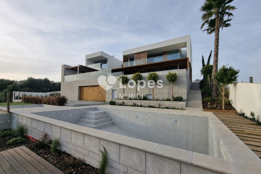 Casa com 4 quartos à venda em Lagos, Algarve, Portugal – Piscinas e jardim mediterrânico