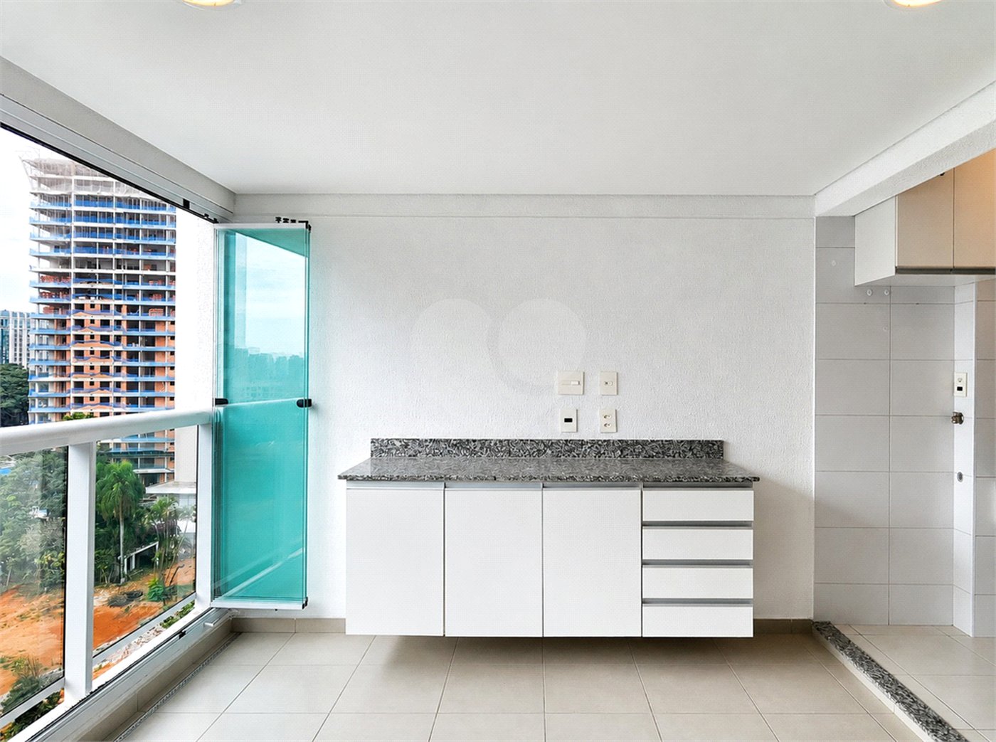 Apartamento à venda ou para alugar com 2 quartos, sendo 1 suíte, em Campo Belo, São Paulo, SP