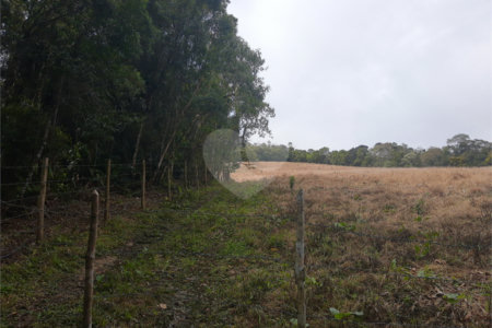 Sítio à venda com 5 quartos, sendo 1 suíte,  em Área Rural de Tapiraí, Tapiraí, SP