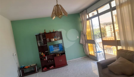 Casa à venda com 3 quartos, sendo 1 suíte,  no Centro, Serra Negra, SP