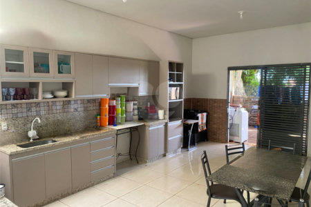 Casa à venda com 3 suítes no condomínio Itapema Iate Clube/ponta Pora-ms, Ponta Porã - MS