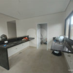 Casa exclusiva em Atibaia de alto padrão com 3 suítes, piscina, espaço gourmet, condomínio fechado, aceita financiamento