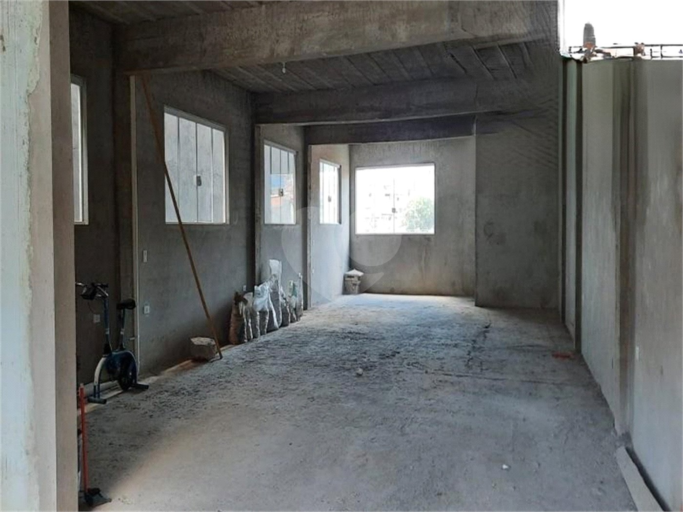 Sobrado à venda com 5 quartos, sendo 1 suíte, em Jardim Cumbica, Guarulhos, SP