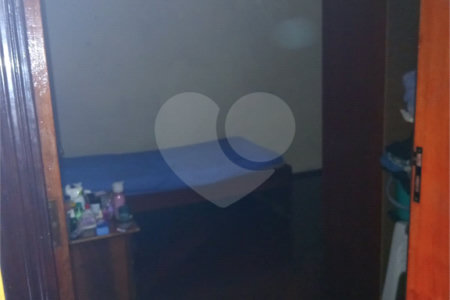 Sobrado à venda com 4 quartos, sendo 1 suíte,  em Furnas, São Paulo, SP