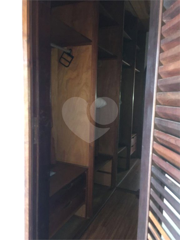 Casa à venda com 3 quartos, sendo 1 suíte, no condomínio Lago Azul, Araçoiaba da Serra - SP
