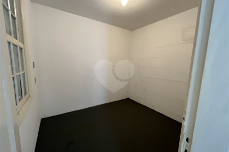 Sobrado à venda com 4 quartos, sendo 1 suíte, em Liberdade, São Paulo, SP