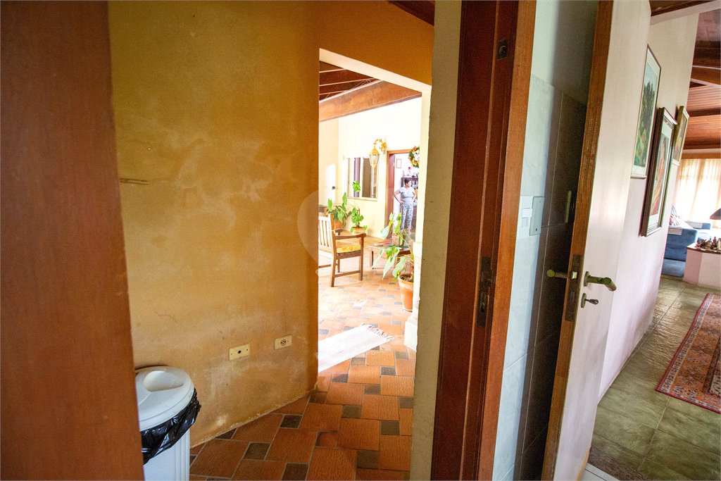 Chácara à venda com 4 quartos, sendo 2 suítes, em Vila Santa Rita, São Roque, SP