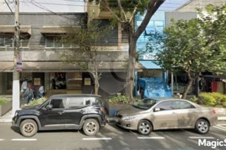 Prédio Comercial com 300m² , 3 pavimentos , refeitório , 2 banheiros , à venda no Brás.