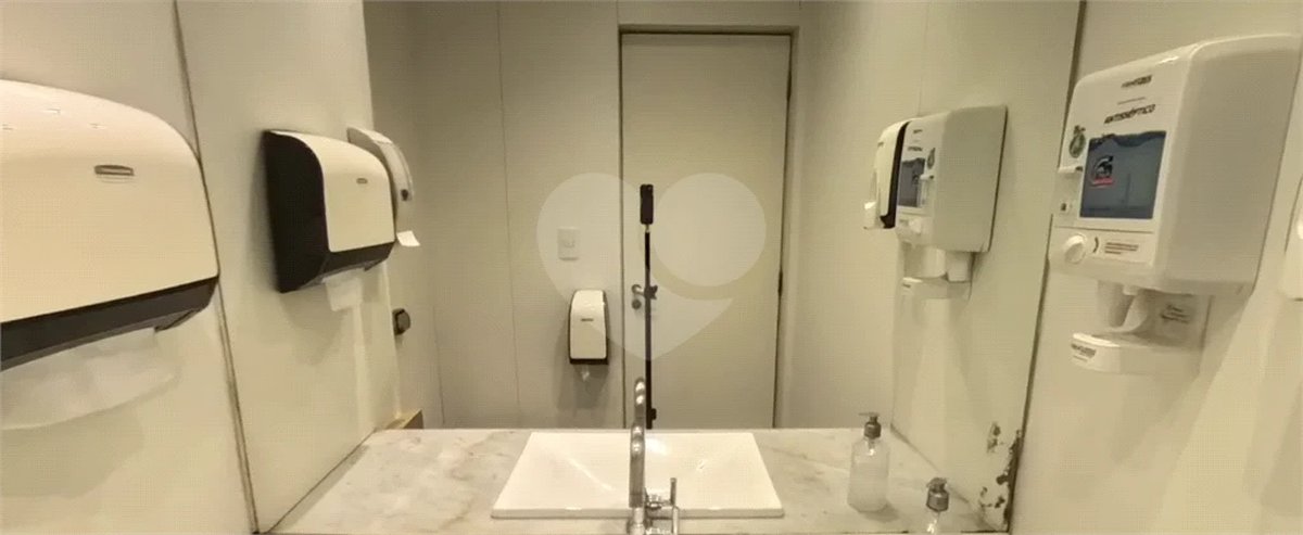 Sala comercial de 198m² com vista em Pinheiros