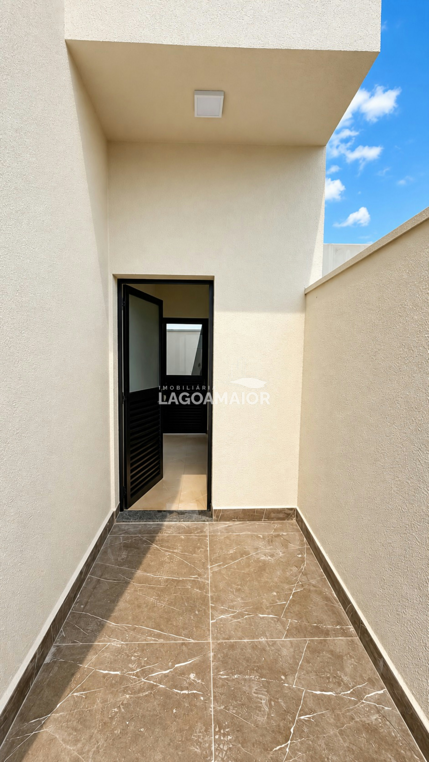 Casa à venda com 3 quartos, sendo 1 suíte, no condomínio Terra Ville, Três Lagoas - MS