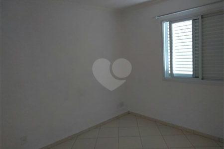 Indaiatuba - Venda - Apartamento no Condomínio Portal das Flores com 64 m², 3 dorms, sendo 2 com armários planejados, , WC social, cozinha planejada e totalmente integrada com a lavanderia, varanda, , 02 vagas de garagem. Excelente localização, a poucos metros do Shopping Polo, mercados, padaria,