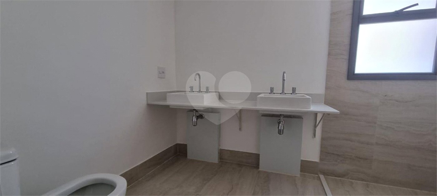 Apartamento à venda com 3 suítes em Moema, São Paulo, SP