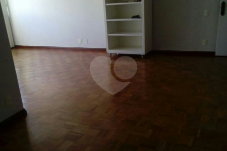 Apartamento à venda com 3 quartos, sendo 1 suíte,  em Campo Belo, São Paulo, SP