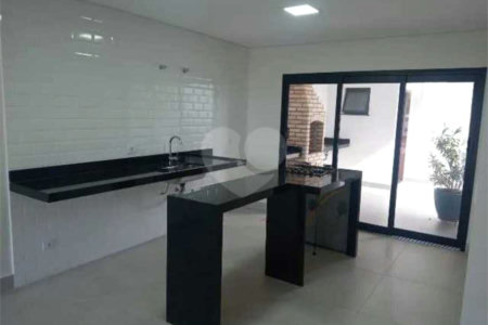 Casa à venda com 3 quartos, sendo 1 suíte, no condomínio Horto Florestal Villagio, Sorocaba - SP