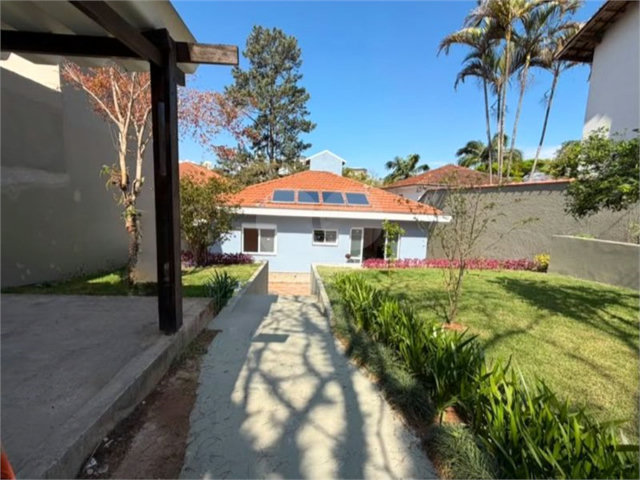 Casa à venda com 3 quartos, sendo 1 suíte,  em Alto da Boa Vista, São Paulo, SP